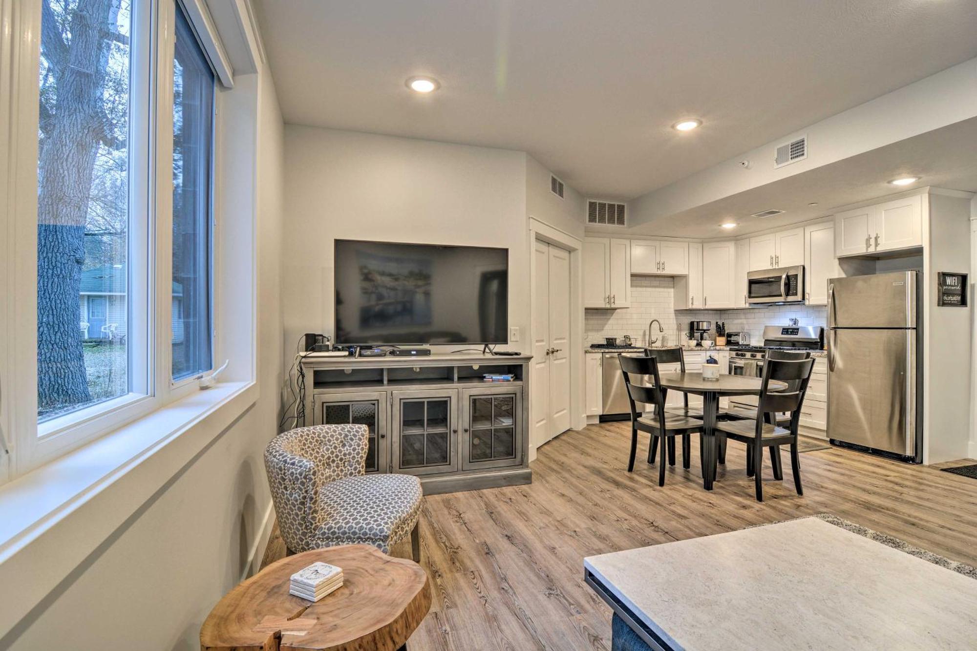 Modern Traverse City Condo About 1 Mi To Bay! المظهر الخارجي الصورة