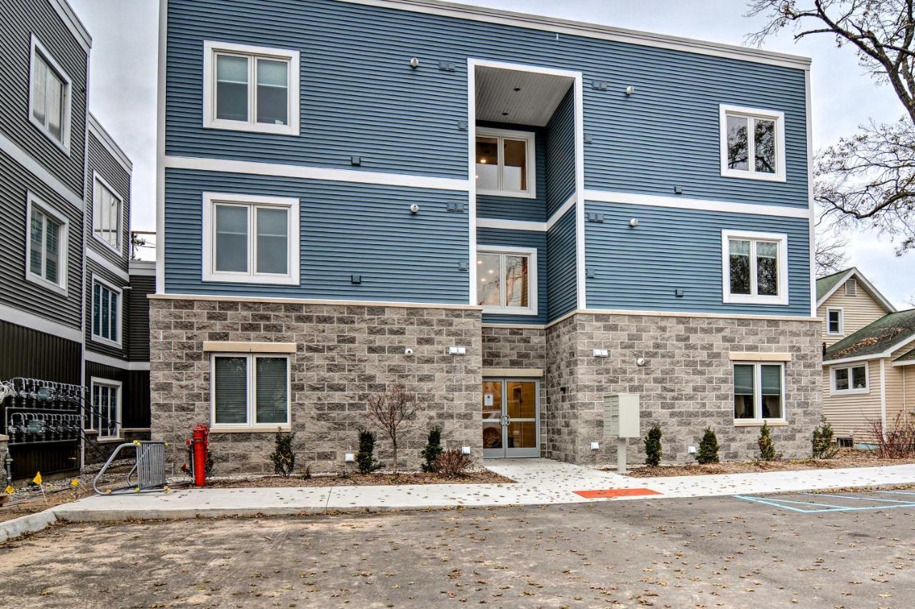 Modern Traverse City Condo About 1 Mi To Bay! المظهر الخارجي الصورة